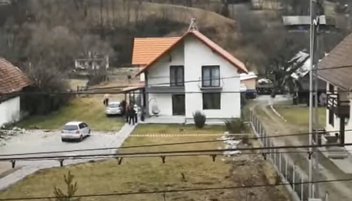 VIDEO  Crimă dublă în Brașov! Un pompier de la SMURD și soția acestuia ar fi fost uciși cu toporul