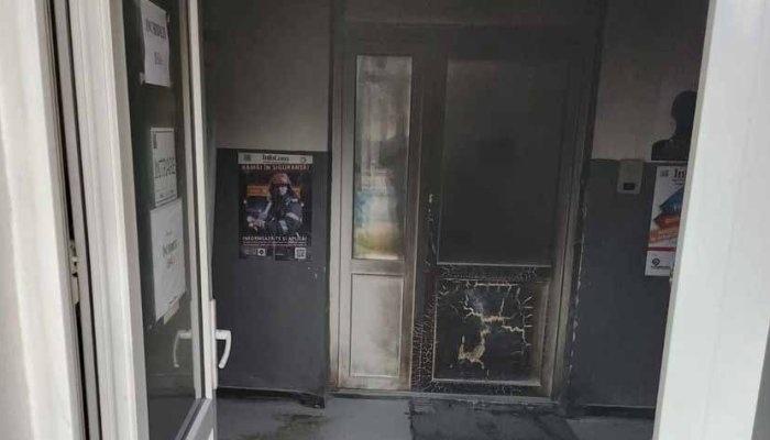 Un recidivist a aruncat cu benzină în sala de aşteptare a Poliţiei Huedin şi a dat foc