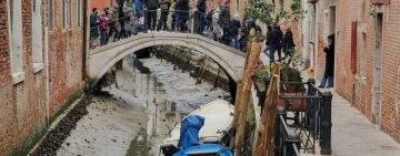 Canalele din Veneţia au secat din cauza secetei | FOTO