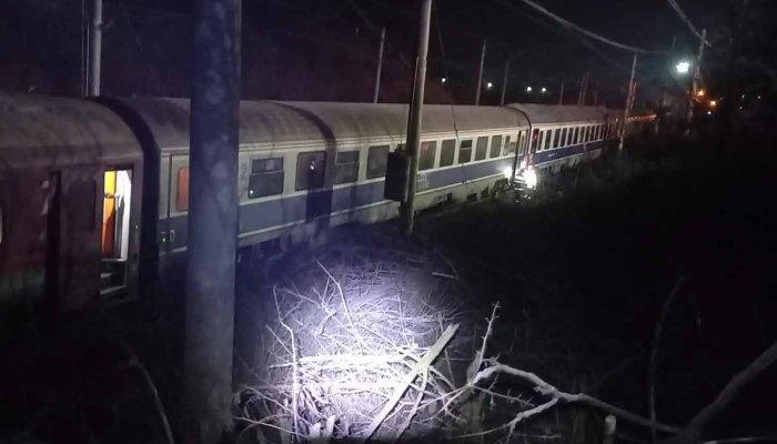 Accident feroviar în Teleorman. Patru persoane rănite după ce un tren de pasageri a oprit brusc pentru a evita coliziunea cu un vagon deraiat al unui marfar