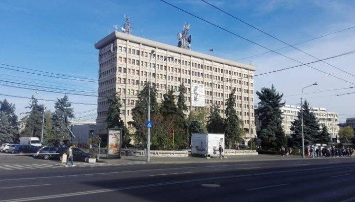 Consiliul Judeţean Prahova vrea două credite bancare, în valoare de 350 de milioane de lei