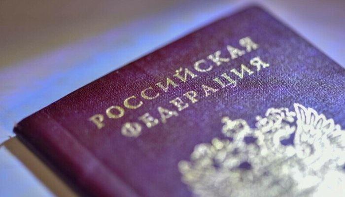 Rusia confiscă pașapoartele oficialilor săi pentru a-i împiedica să fugă din țară