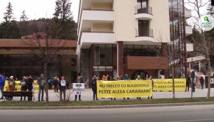 VIDEO. Protest la Sinaia împotriva proiectului parcării supraetajate - “Park&Ride”