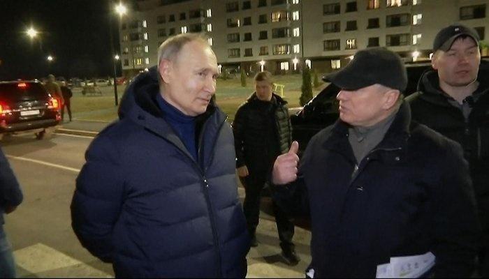 Preşedintele rus Vladimir Putin vizitează oraşul ucrainean devastat Mariupol