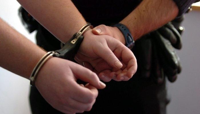 Reținut 24 de ore pentru că a încercat să fure două autofiletante dintr-un magazin