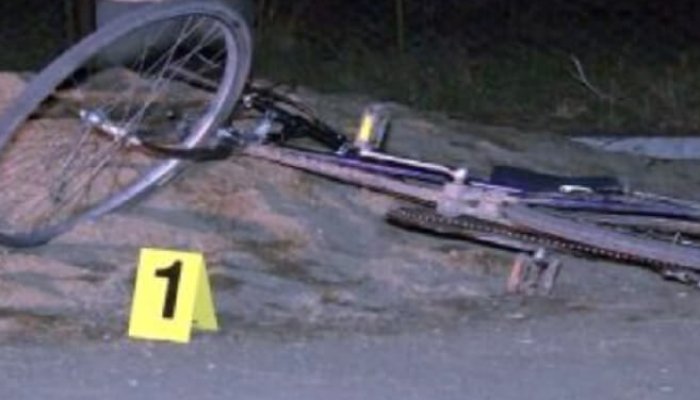 Un biciclist a fost lovit mortal de o motocicletă condusă de un tânăr fără permis