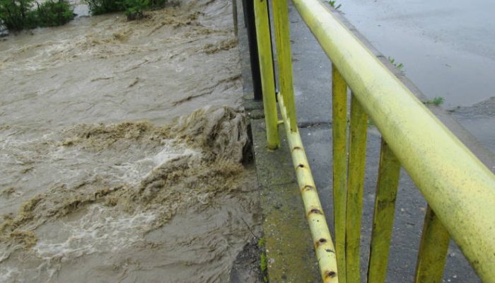 Alertă de inundații, în vestul țării, până miercuri seară