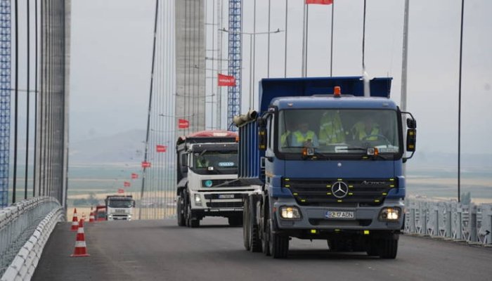 VIDEO | Au început testele de rezistență la podul peste Dunăre dintre Brăila și Tulcea