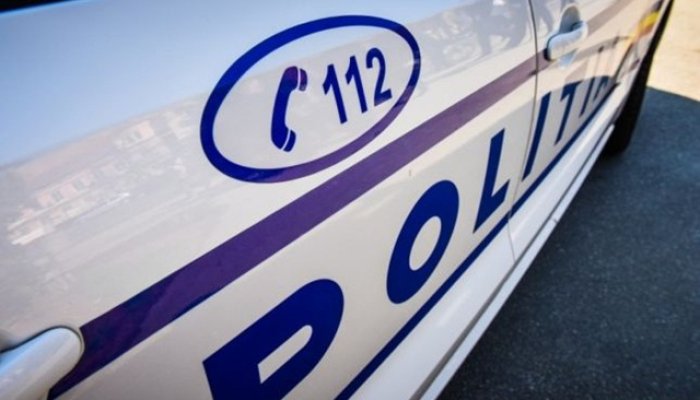 Intervenţie în forţă a Poliţiei. Un bărbat înarmat şi violent şi-a sechestrat familia