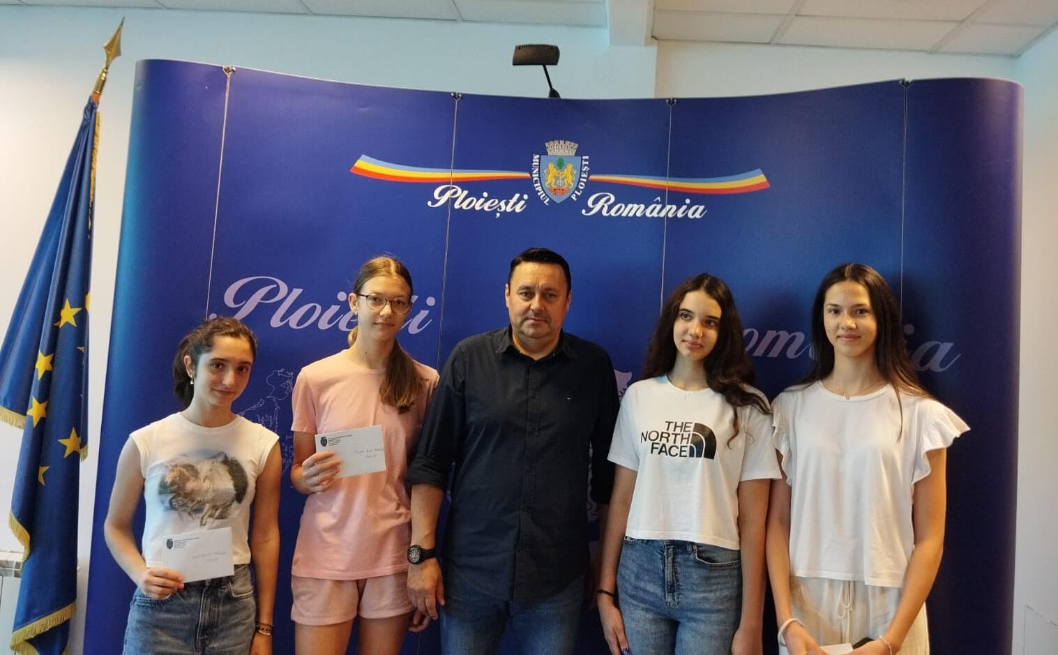 absolvenții cu media 10 premiere