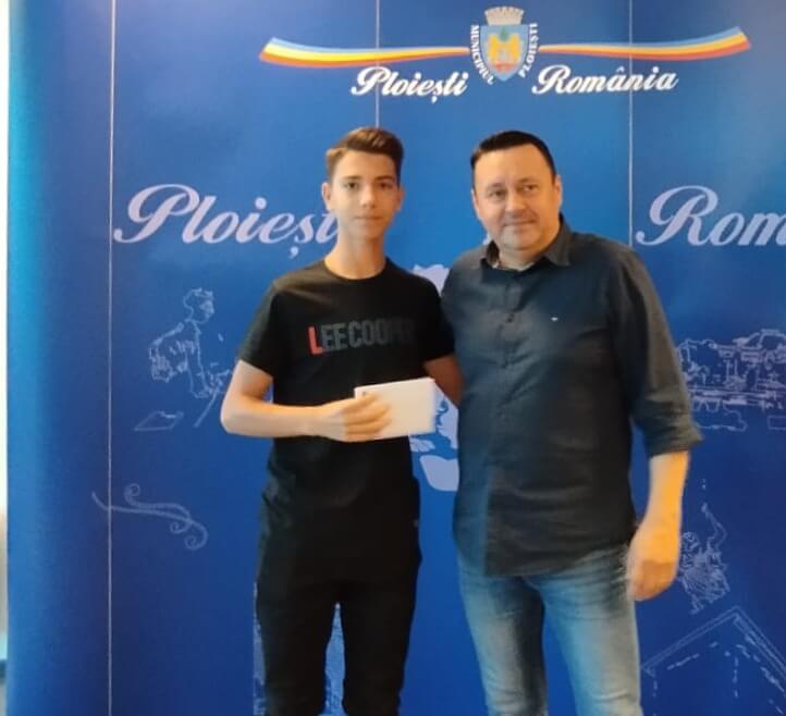 absolvenții cu media 10 premiere