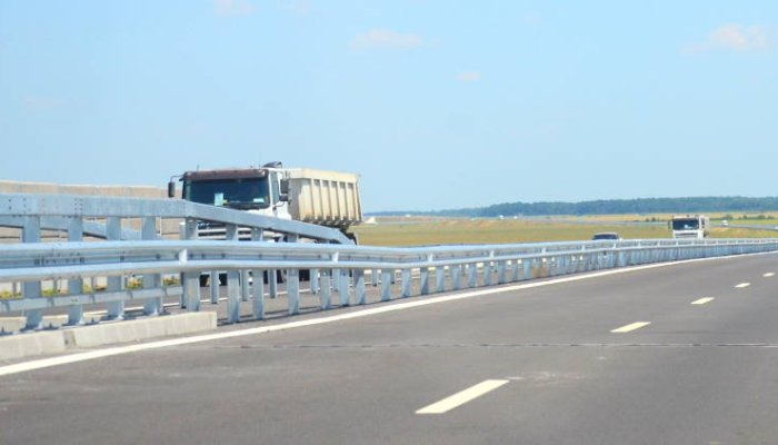 Restricții de tonaj pe drumurile din 12 județe, din cauza caniculei