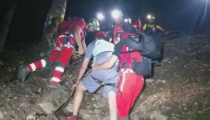 VIDEO | Alpiniști rămași blocați în Munții Bucegi după ce un piton a ieșit din stâncă