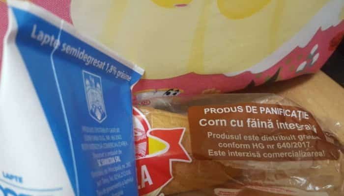 lapte și corn la școli
