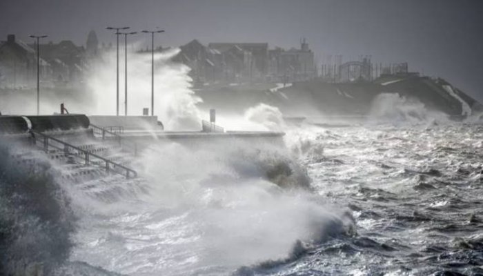 Avertizări de călătorie în Franța și Irlanda. De la caniculă la furtună