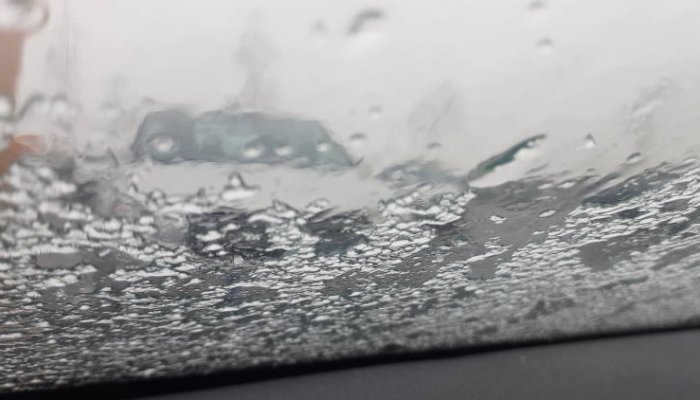 Avertizare meteo de precipitații și viscol, în jumătate de țară