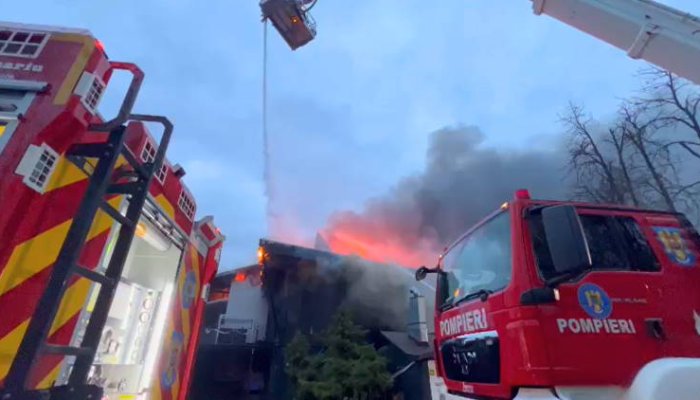 Taverna Racilor din Snagov a fost cuprinsă de un incendiu de proporții