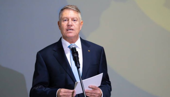Președintele Iohannis a atacat la CCR legea care le permite șoferilor cu permis de categoria B să conducă și motociclete de 125 cmc