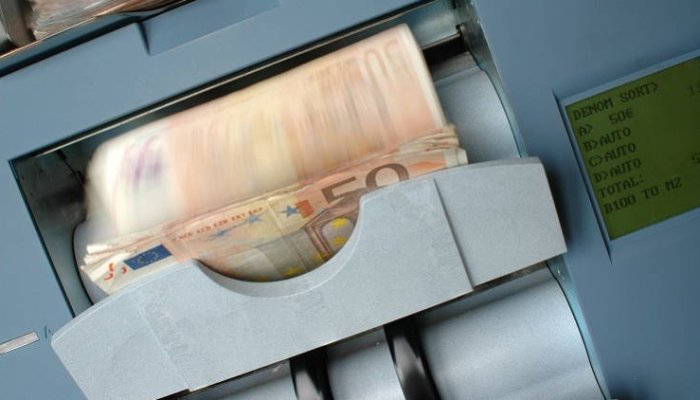 Un „prinț nigerian” a înșelat o femeie din România cu 500.000 de euro