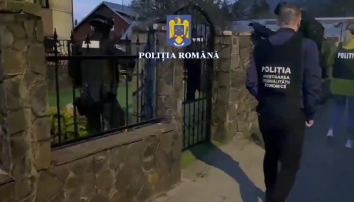 VIDEO 🎦 Percheziții la prostituate acuzate că au furat de la clienți