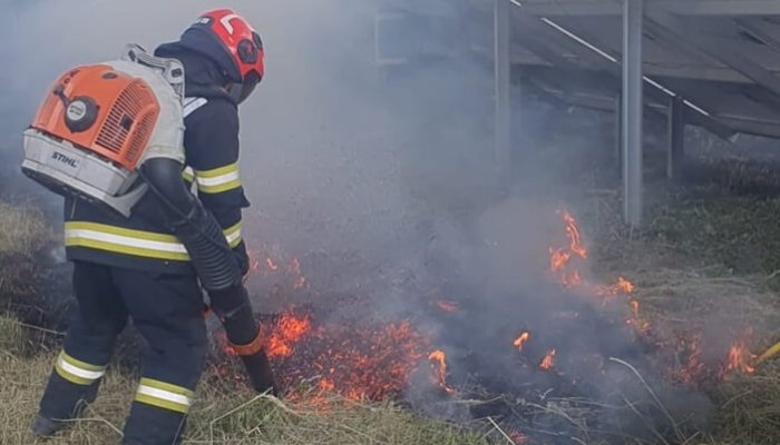 incendiu parc fotovoltaic 