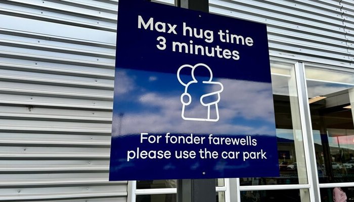 limită de timp îmbrățișări aeroport