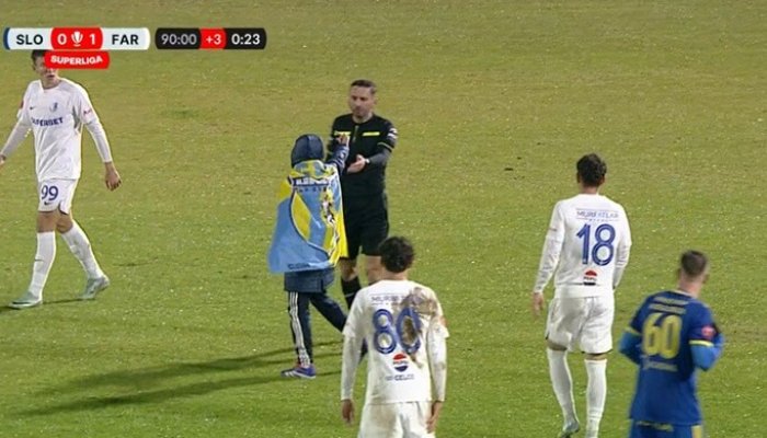 copil amendă meci gesturi obscene