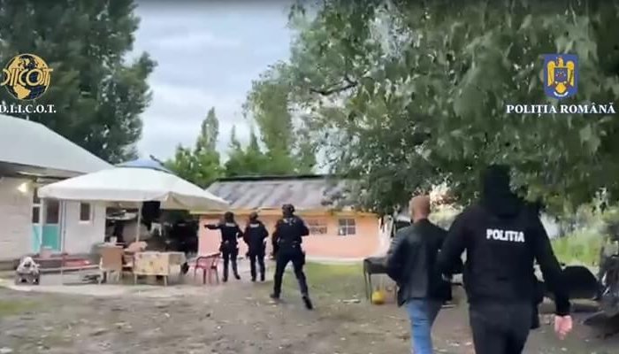 percheziții credite acte false