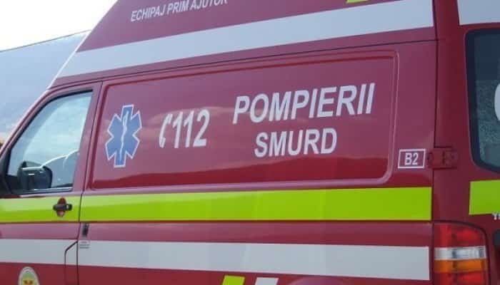 trei bărbați au căzut într-un bazin