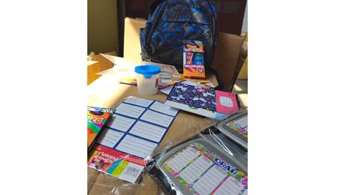 ghiozdane și rechizite distribuite gratuit