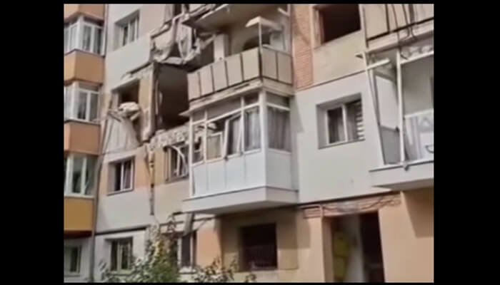 VIDEO 🎦Un bloc afectat de o explozie, în urmă cu trei ani, arată la fel și acum. Chiriile păgibiților nu mai sunt decontate, iar licitația pentru reconsolidare a fost anulată cu o zi înainte de tragedia din Rahova