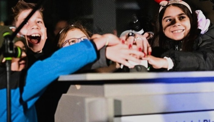 aprindere luminițe de crăciun