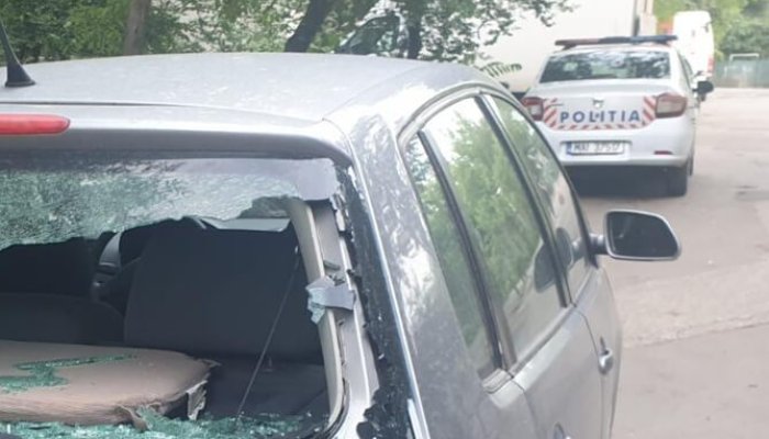 autoturism vandalizat ploiești
