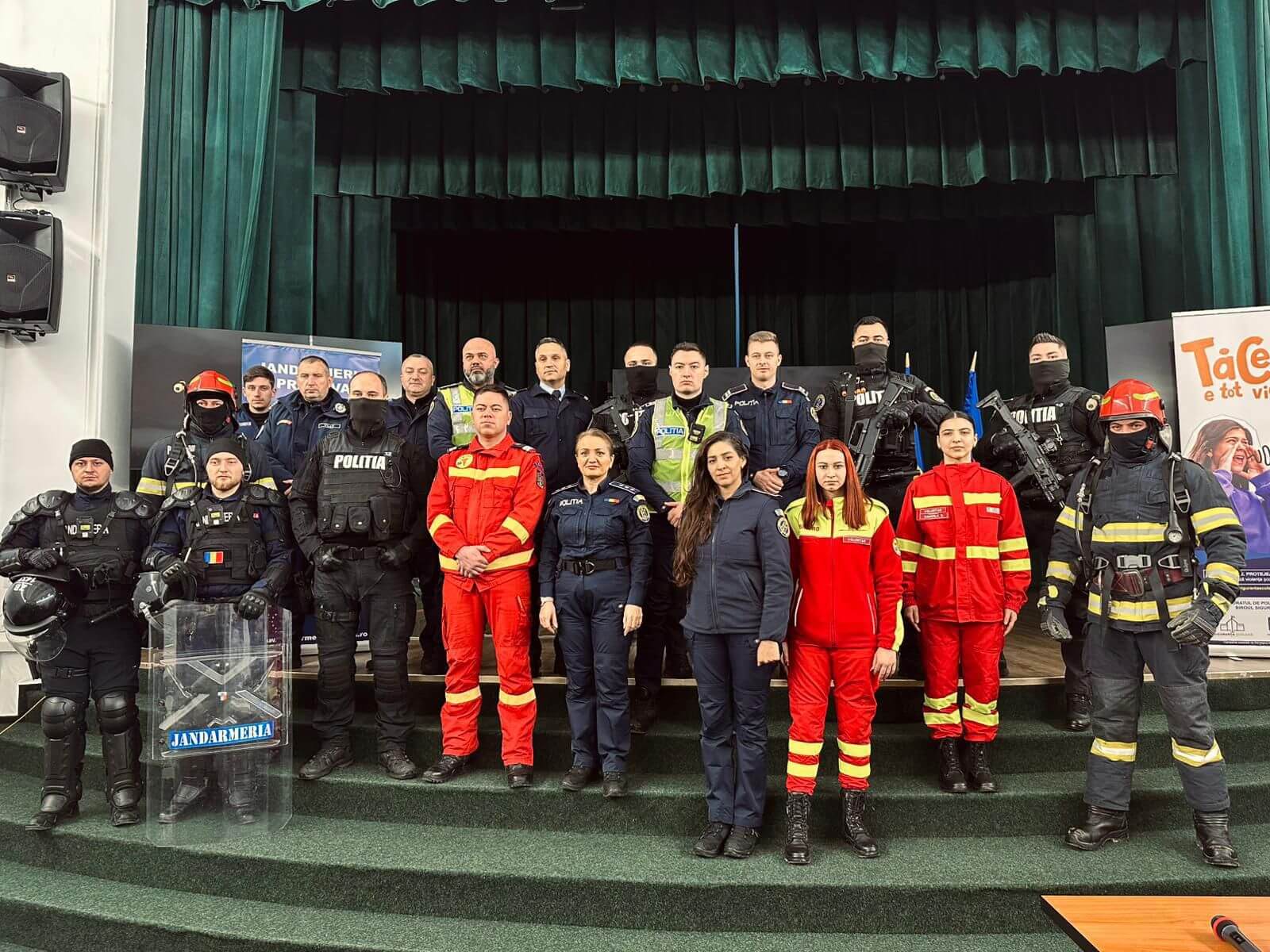 Polițiști jandarmi pompieri