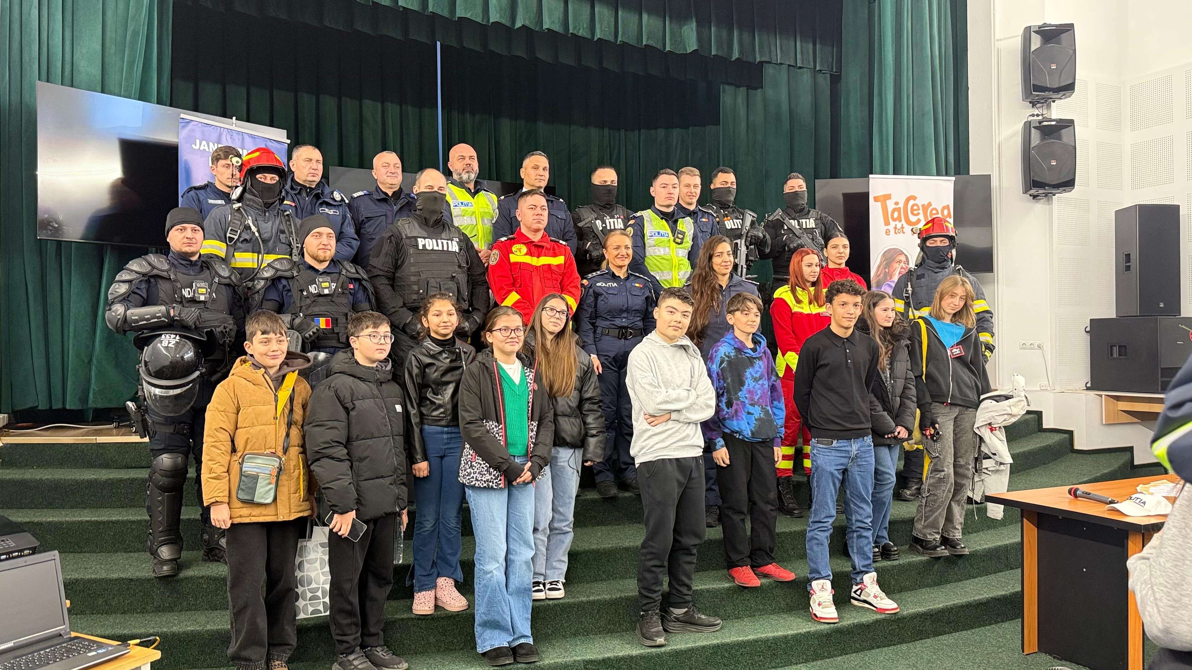 Polițiști jandarmi pompieri