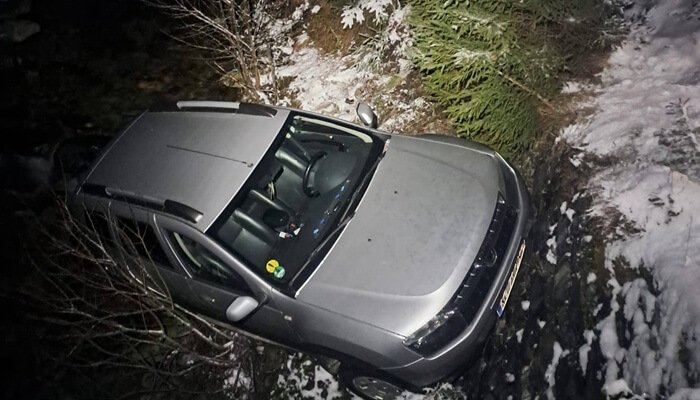 autoturism răsturnat accident crăciun drum forestier argeș