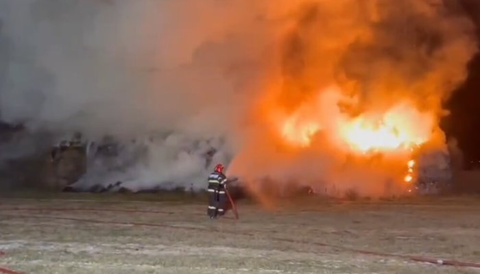 incendiu baloți fulga