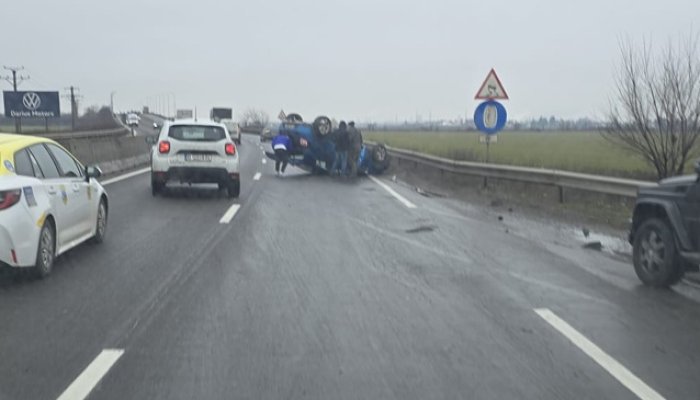 Accident pe Centura de Vest a Ploieștiului. Un autoturism s-a răsturnat
