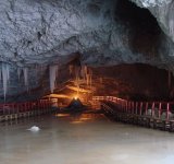 Șofer reținut după ce a fugit de poliție și a acroșat doi agenți. A fost urmărit cu focuri de armă