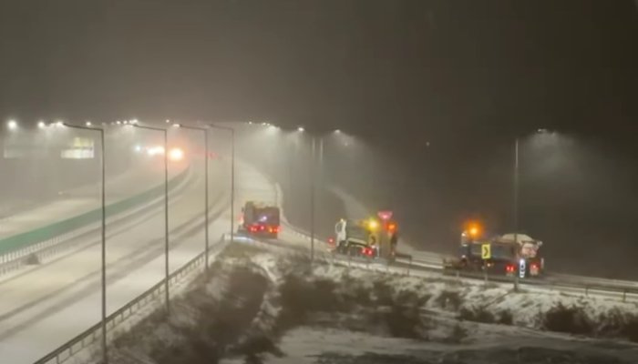 UPDATE. VIDEO 🎦A3 București - Ploiești și A7 Ploiești - Buzău, închise pentru traficul greu din cauza ninsorii. Restricții parțiale și pe A0 și A2