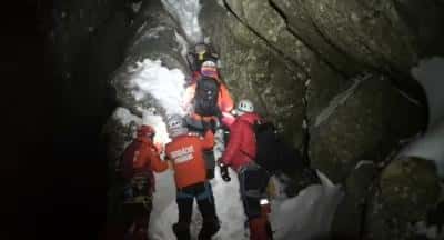 VIDEO - Intervenție de 9 ore pentru recuperarea unei turiste care a alunecat 200 de metri în Bucegi, în zona Coștila-Galbinele