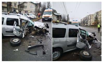 FOTO Imagini de la accidentul din Ploiești. Jumătate de mașină, spulberată de troleibuz