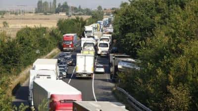 Transportatorii vor protesta până când Guvernul va veni cu soluţii de ieşire din criză