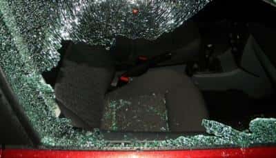 Cerșetor agresiv în parcarea Kaufland Ploiești Sud. A spart geamul unei mașini, fiindcă nu a primit bani