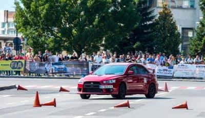 Spectacol automobilistic pe Bulevardul Independenței din Ploiești