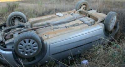 Un șofer beat criță s-a răsturnat cu mașina la intrare în Boldești-Scăeni