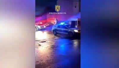 Doi tineri care ar fi plecat de mai multe ori din benzinării fără să plătească, reținuți de polițiștii prahoveni, în urma unor percheziții derulate miercuri dimineață