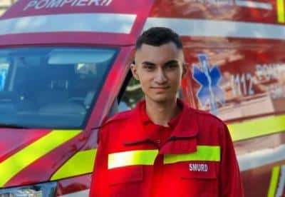 Vlad, voluntarul de 17 ani de la SMURD Buzău care a resuscitat o bătrână în stația de autobuz