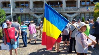 Protestele continuă. UAP anunţă că va scoate ploieştenii în stradă până se reia alimentarea cu apă caldă