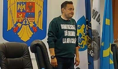 Apariție inedită a primarului Andrei Volosevici, în ședința CL. Edilul face propriul protest pentru apă caldă